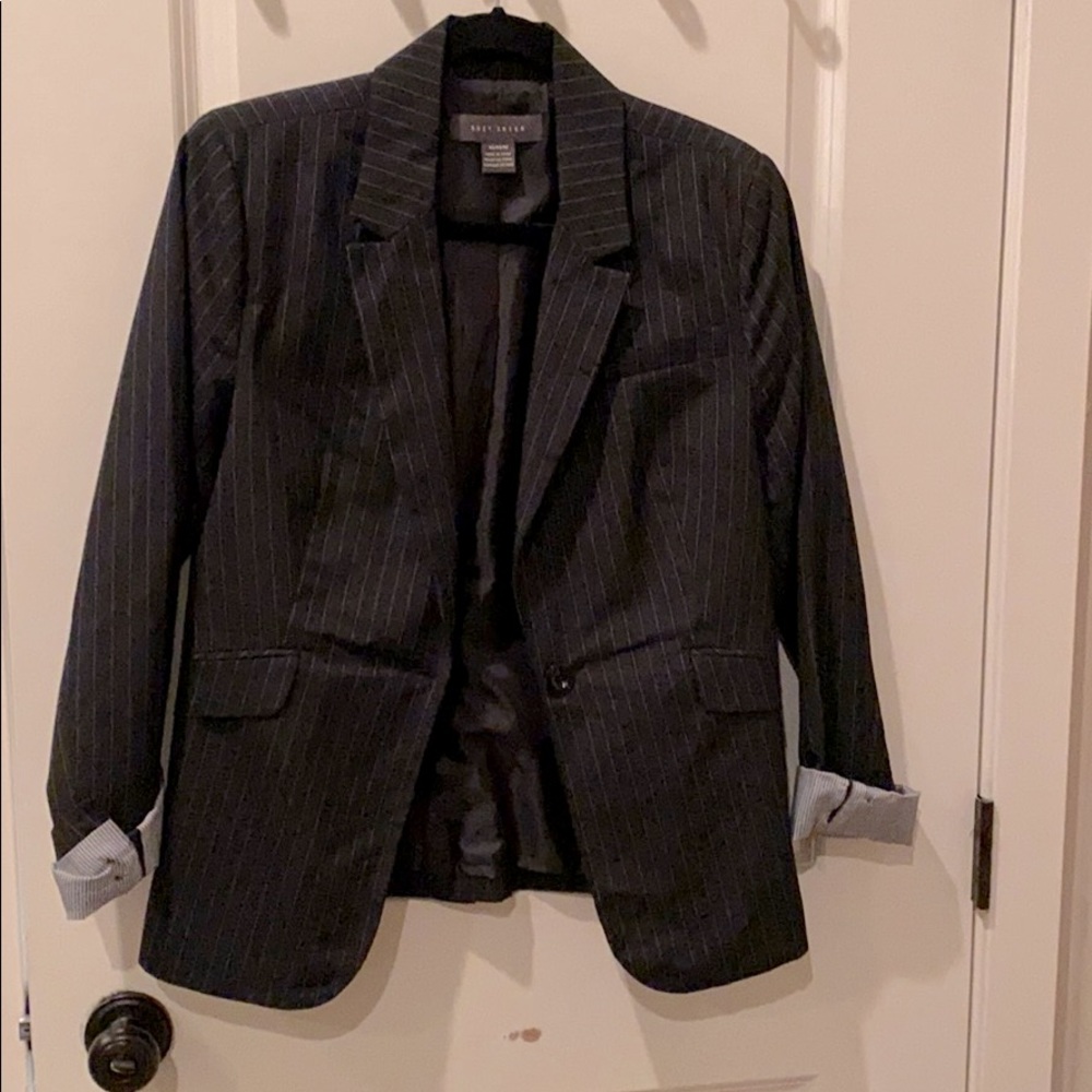 Pin stripe kick pleat blazer